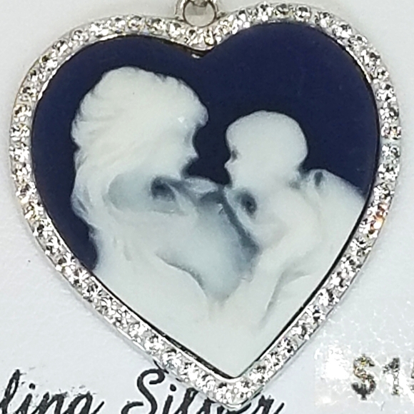📌SOLD📌 HEART CAMEO WITH SWAROVSKI CRYSTALS PENDANT - Picture 2 of 6
